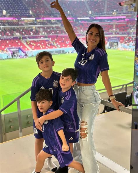 Antonela Roccuzzo (@antonelaroccuzzo) • Instagram photos and。